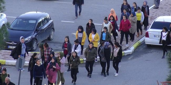 Eniştesinin öldürdüğü öğretmene öğrencilerinden son görev
