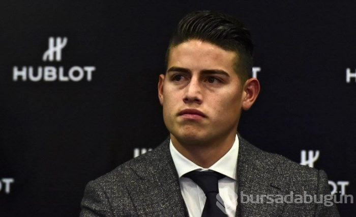 James Rodriguez Noel Baba kılığında hasta çocukları ziyaret etti