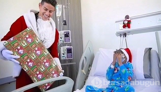 James Rodriguez Noel Baba kılığında hasta çocukları ziyaret etti