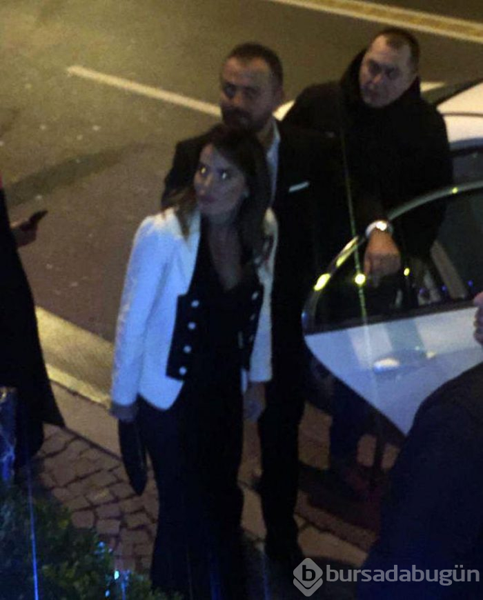 Özlem Yıldız sevgilisiyle gecelerde
