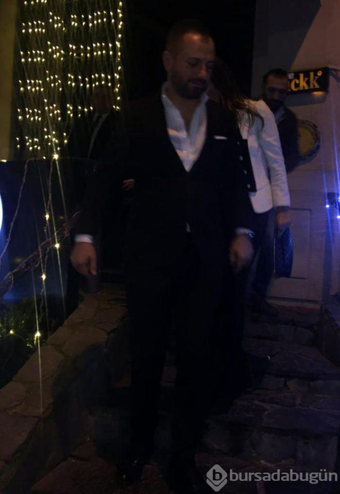 Özlem Yıldız sevgilisiyle gecelerde
