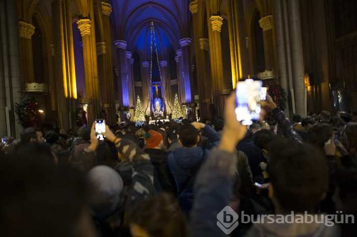 Katolik cemaati Saint Antuan'da Noel'i kutladı
