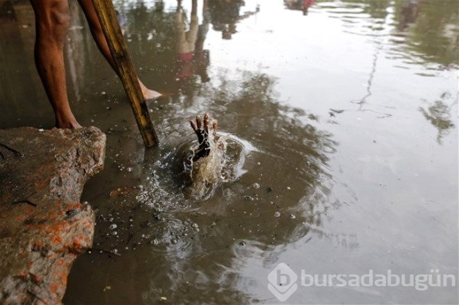 Burada günlüğü 30 tl'ye çıplak elle kanalizasyon temizliyorlar !
