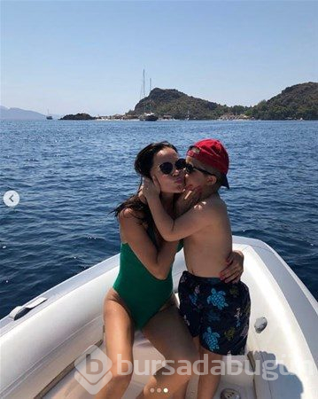 Ebru Şallı photoshop kurbanı
