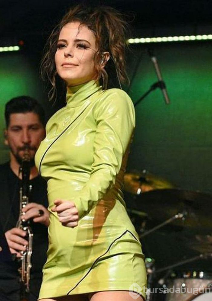Simge Sağın hayranlarını büyüledi

