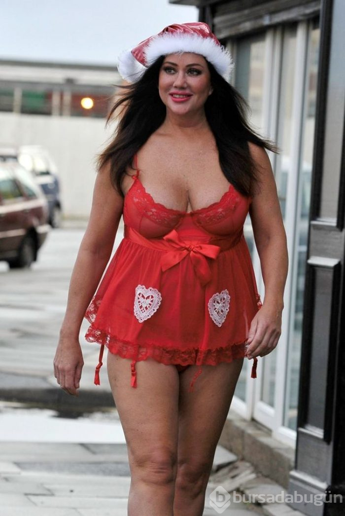 Lisa Appleton seksi yılbaşı çamaşırı ile sokağa çıktı bir de üstüne bakın nereye gitti!
