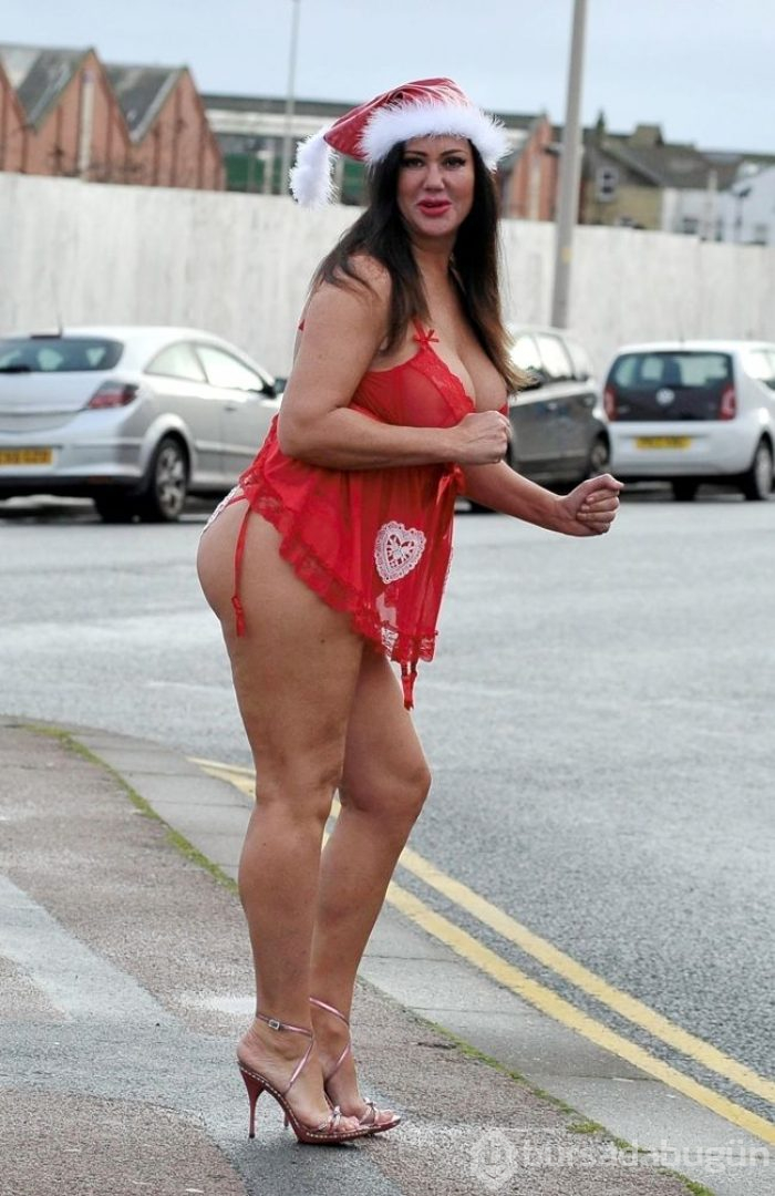 Lisa Appleton seksi yılbaşı çamaşırı ile sokağa çıktı bir de üstüne bakın nereye gitti!

