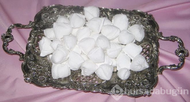  Konya'nın yöresel lezzetlerinden olan akide şekeri turistlerin yoğun ilgisi ile karşı karşıya!
