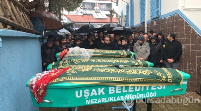 Bir babanın en zor anı! 3 çocuğunu yan yana toprağa verdi
