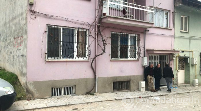 Bir babanın en zor anı! 3 çocuğunu yan yana toprağa verdi
