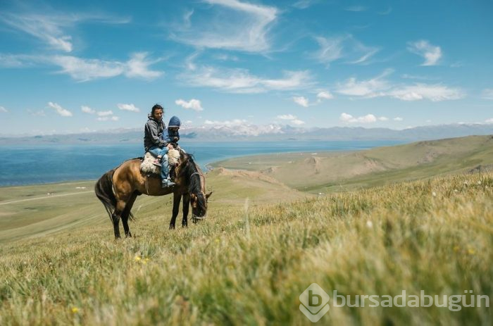 4 yaşındaki çocuklarına dünyanın güzelliklerini göstermek için her şeylerini sattılar