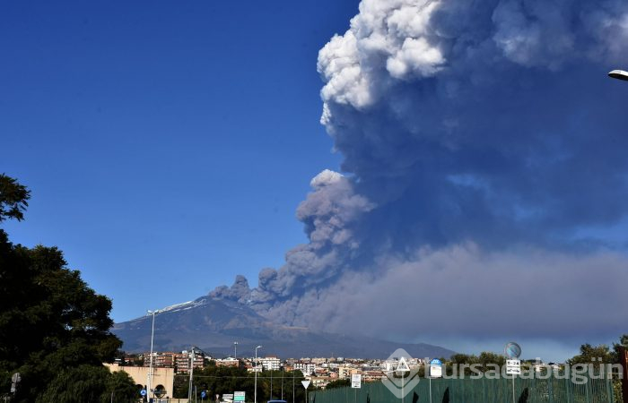 İtalya'da Etna'da sonra Stromboli Yanardağı da faaliyete geçti

