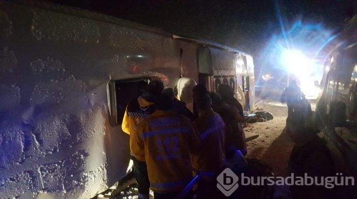 Otobüs devrildi 3 ölü 35 yaralı
