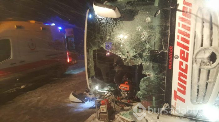 Otobüs devrildi 3 ölü 35 yaralı
