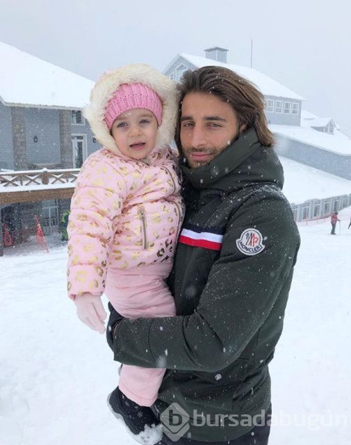 Ebru Şancı eşi Alpaslan Öztürk ve çocuklarıyla Uludağ'da
