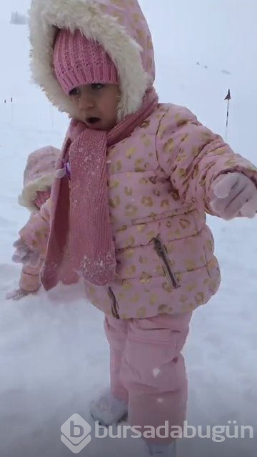 Ebru Şancı eşi Alpaslan Öztürk ve çocuklarıyla Uludağ'da
