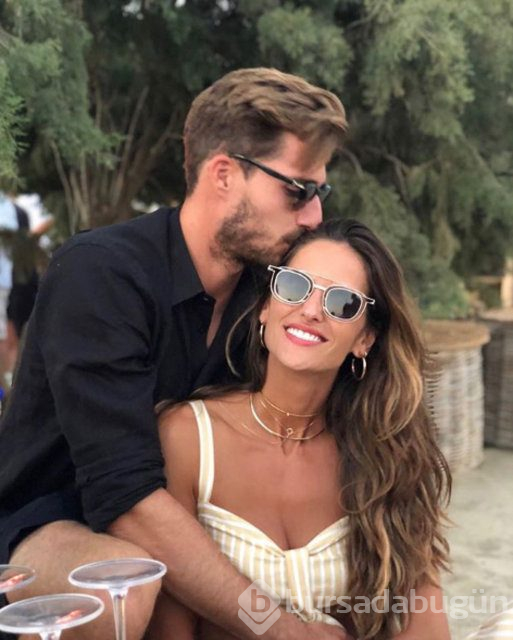 Izabel Goulart ile sevgilisi Kevin Trapp'ten Noel pozu
