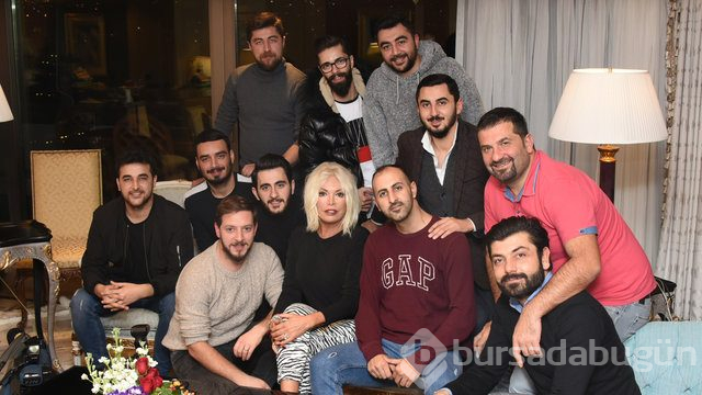 Ajda Pekkan gazetecileri kral dairesinde ağırladı!
