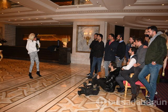 Ajda Pekkan gazetecileri kral dairesinde ağırladı!
