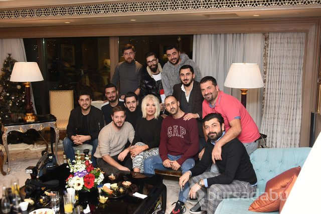 Ajda Pekkan gazetecileri kral dairesinde ağırladı!

