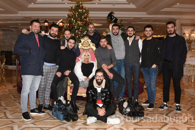 Ajda Pekkan gazetecileri kral dairesinde ağırladı!
