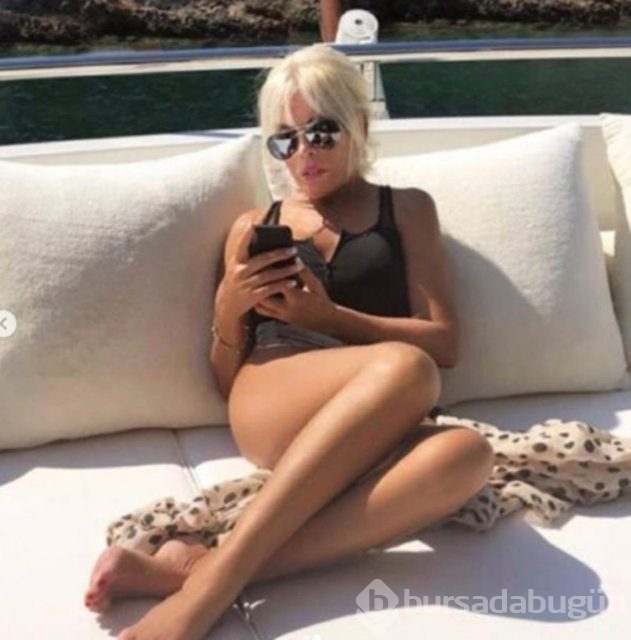 Ajda Pekkan gazetecileri kral dairesinde ağırladı!
