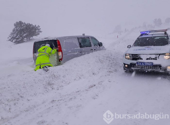 Polis tek tek kontrol etti
