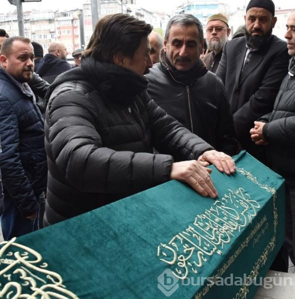 En acı veda! Ünlü sanatçının gözyaşları sel oldu
