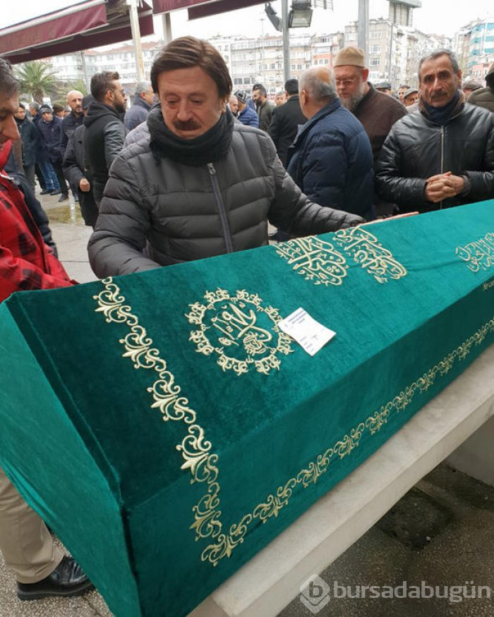 En acı veda! Ünlü sanatçının gözyaşları sel oldu
