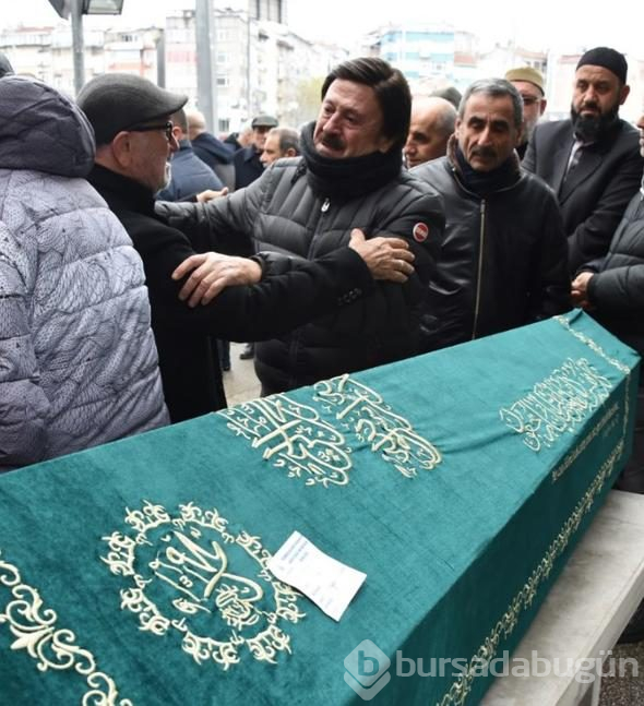 En acı veda! Ünlü sanatçının gözyaşları sel oldu
