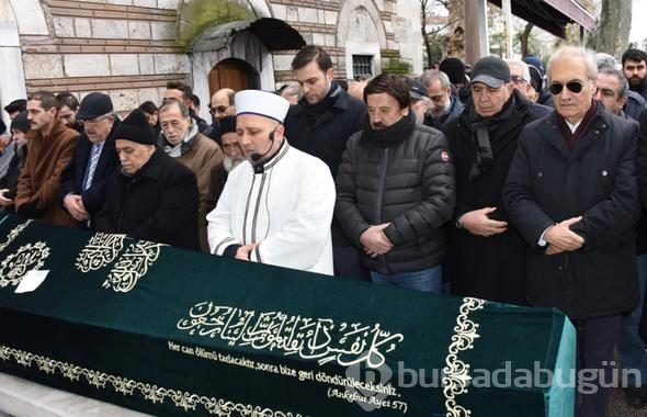 En acı veda! Ünlü sanatçının gözyaşları sel oldu
