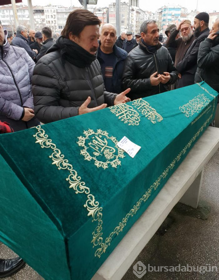 En acı veda! Ünlü sanatçının gözyaşları sel oldu

