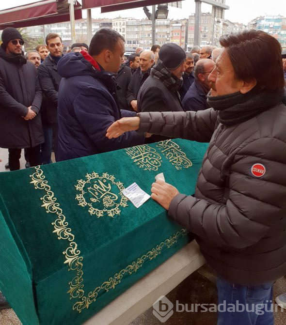 En acı veda! Ünlü sanatçının gözyaşları sel oldu
