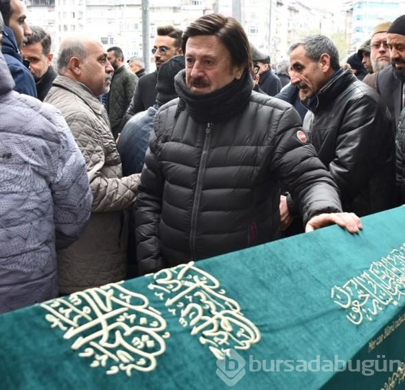 En acı veda! Ünlü sanatçının gözyaşları sel oldu
