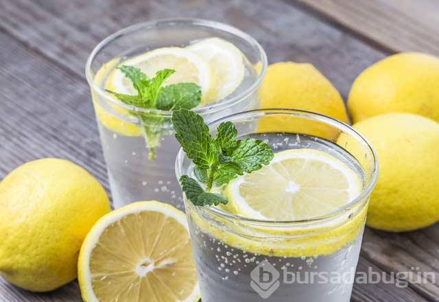 Limonlu su içtiğimizde vücudumuzda neler oluyor?
