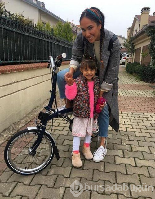 Duygu Sarışın ailesiyle Uludağ'da
