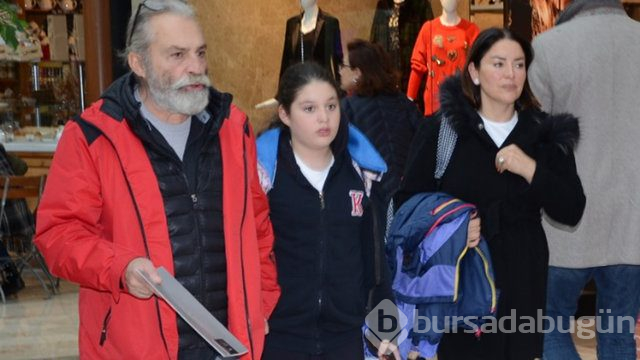Haluk Bilginer ile Aşkın Nur Yengi çifti kızlarıyla Kıbrıs yolcusu

