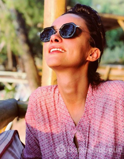 Hande Soral dikişleri çıkar çıkmaz ailesiyle buluştu
