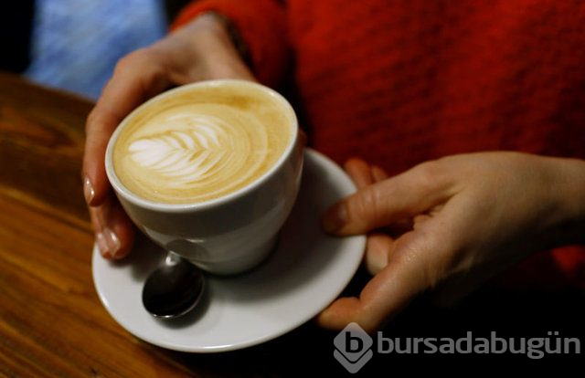 Kahve içerken su kaybına uğramamak için mutlaka su tüketin!

