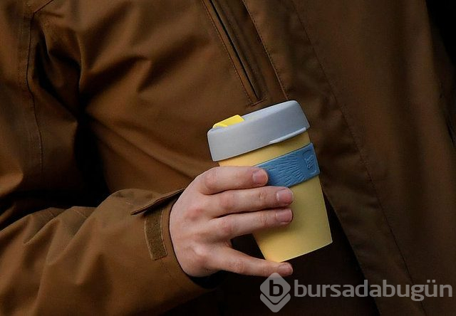 Kahve içerken su kaybına uğramamak için mutlaka su tüketin!
