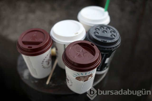 Kahve içerken su kaybına uğramamak için mutlaka su tüketin!
