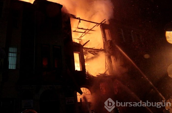 Fatih'te metruk binada yangın