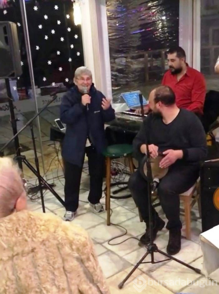 Prof. Dr. Canan Karatay sahneye çıkıp şarkı söyledi