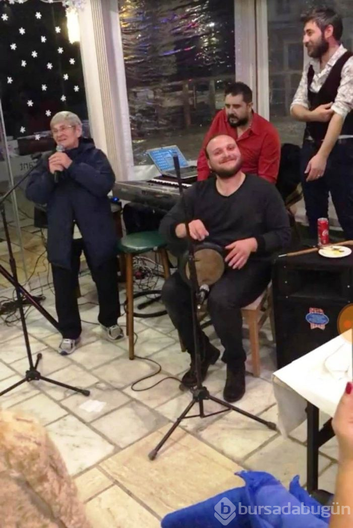 Prof. Dr. Canan Karatay sahneye çıkıp şarkı söyledi