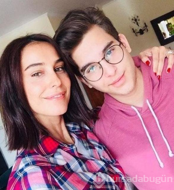 Arzum Onan-Mehmet Aslantuğ çiftinden romantik yeni yıl mesajı
