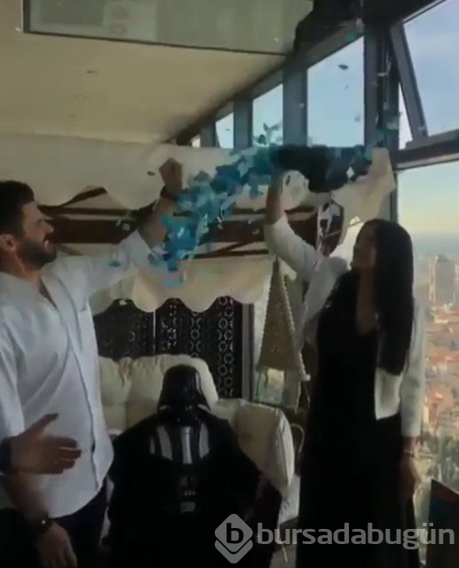 Almeda Abazi-Tolgahan Sayışman çiftinden yeni yıl mesajı!

