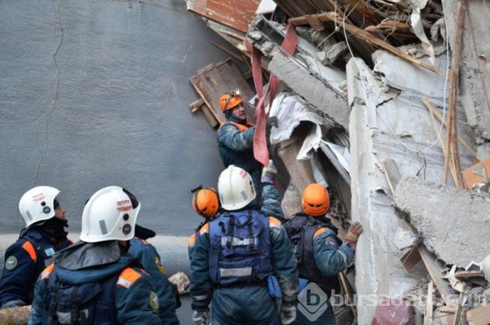 Rusya: -17 derecede enkazdan çıkarılan bebeğin durumu kritik
