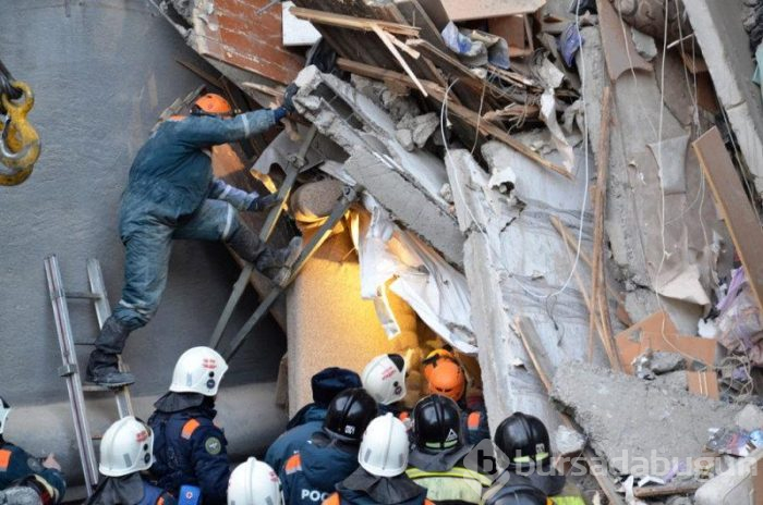 Rusya: -17 derecede enkazdan çıkarılan bebeğin durumu kritik
