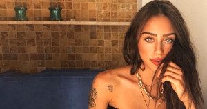 Zeynep Alkan, Yatak Fotoğrafıyla Büyüledi
