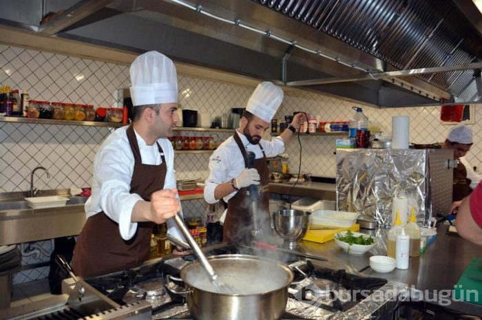 Görenler çok şaşırıyor! Bütün balıktan döner yaptı, yiyenler bayıldı
